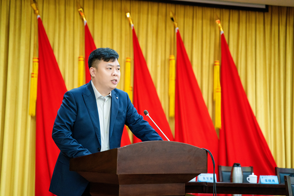 洛陽(yáng)開元集團(tuán)董事長(zhǎng)許明月當(dāng)選為洛陽(yáng)民建企業(yè)家協(xié)會(huì)第一屆會(huì)長(zhǎng)