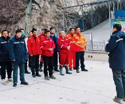 實(shí)戰(zhàn)演練，防患未“燃”｜雙河金礦開(kāi)展冬季火災(zāi)應(yīng)急預(yù)案演練